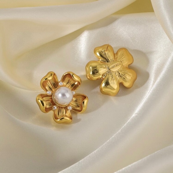 Elegant Retro French Pearl Earrings - Timeless Sophistication main image 0